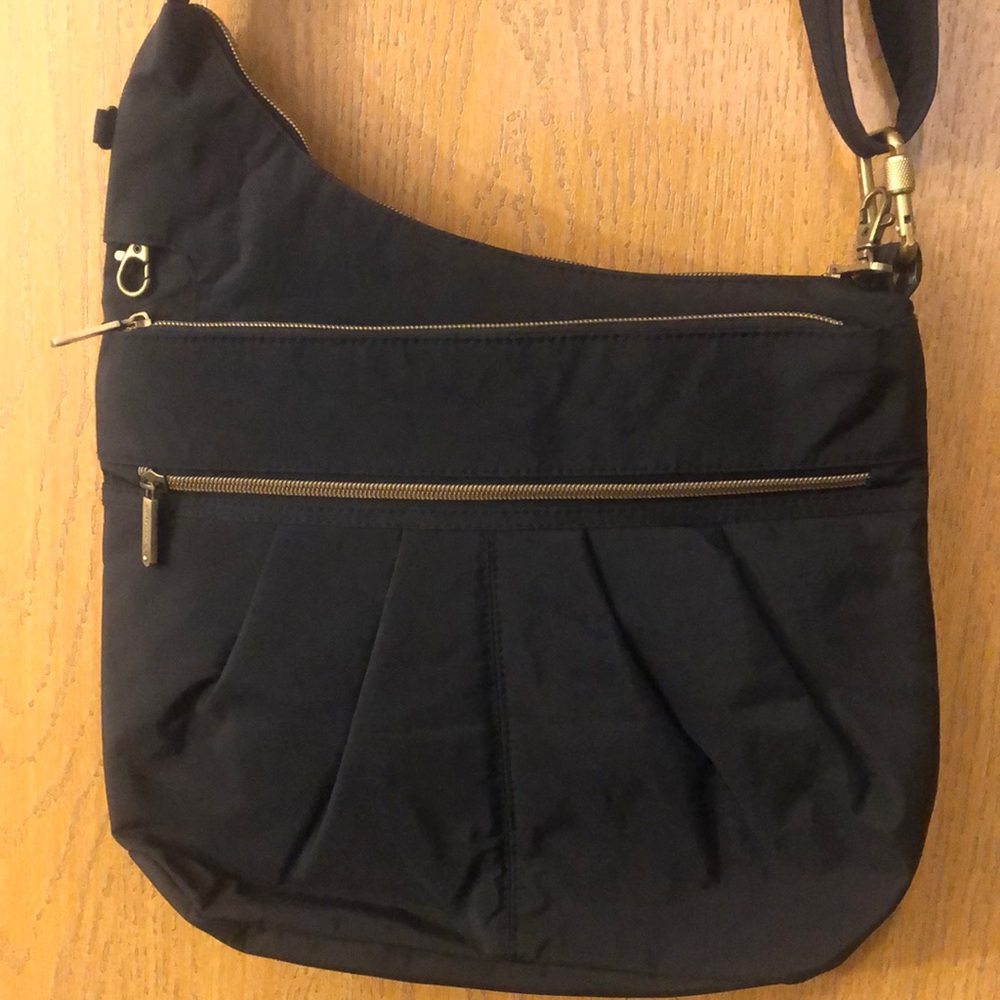 Travelon brand crossbody bag, great for travel and every day use!